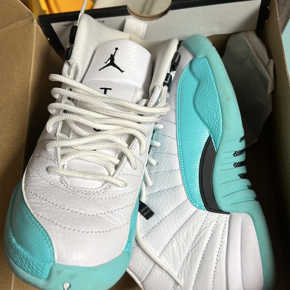 Size 4 white teal barely used like new - Picture 3 of 5